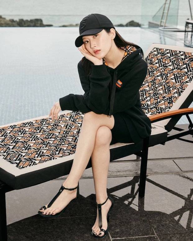 ‘มินนี่ (G)I-DLE’ ฮอตได้โล่!! ประชันดาราไอดอลกิมจิ ร่วมอีเวนต์แบรนด์หรู