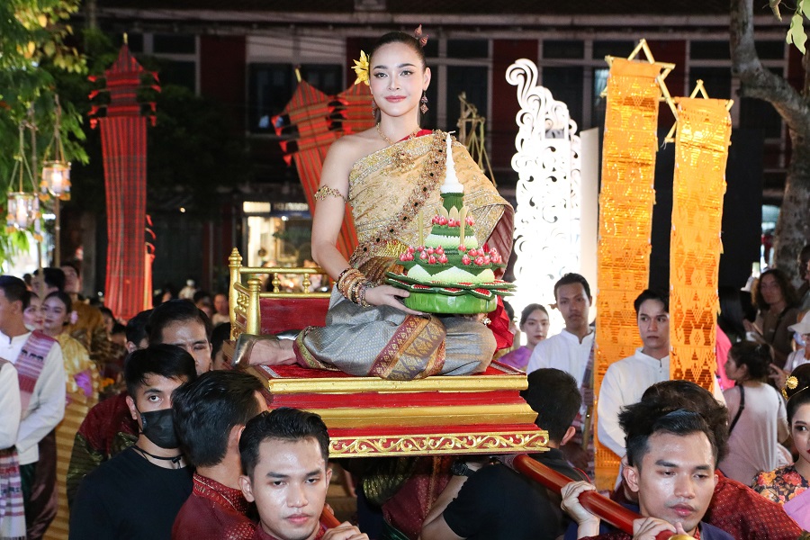 ปุ๊กลุก สวยสะกดในลุคนางนพมาศ ร่วมงานลอยกระทง ปุ๊กลุก สวยสะกดในลุคนางนพมาศ ร่วมงานลอยกระทง