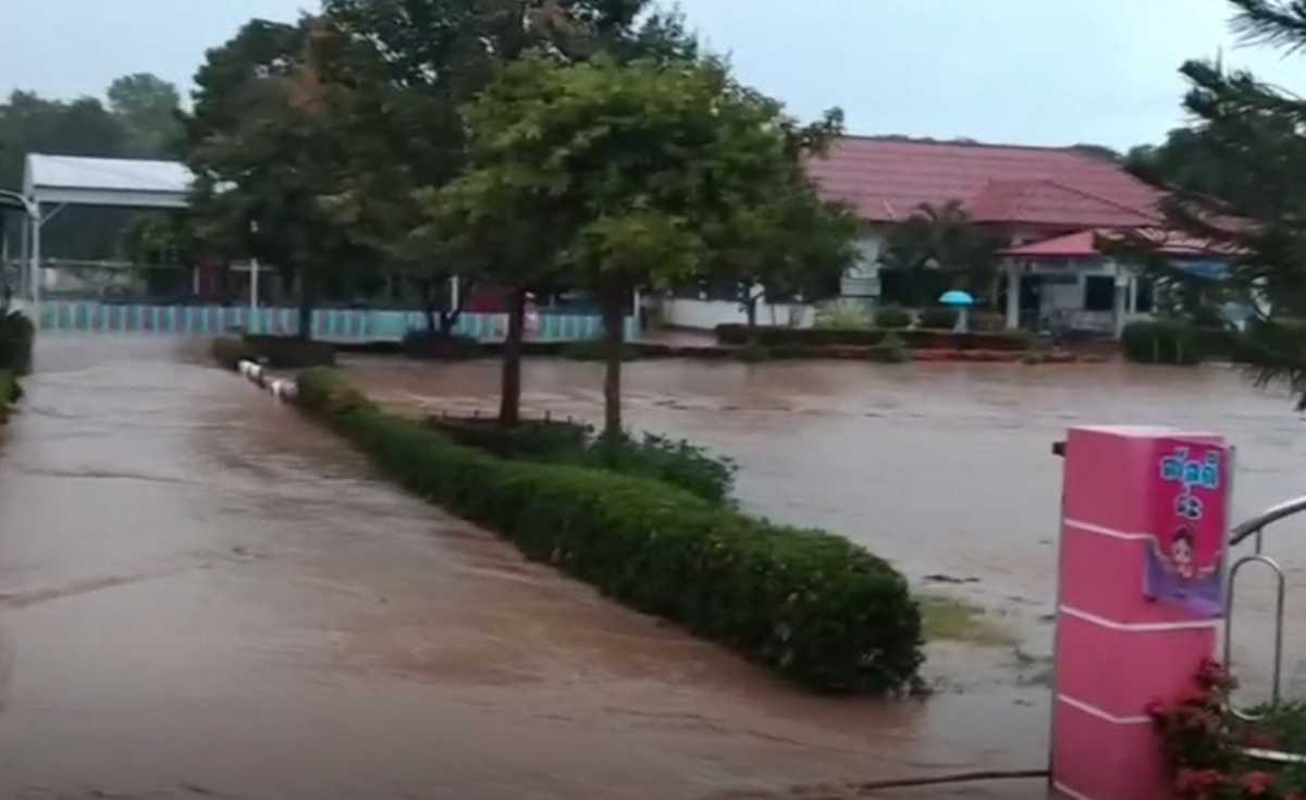 น้ำป่าทะลักแม่ฮ่องสอน ชาวบ้านขุนยวมขาดแคลนอาหาร-น้ำดื่ม น้ำป่าทะลักแม่ฮ่องสอน ชาวบ้านขุนยวมขาดแคลนอาหาร-น้ำดื่ม