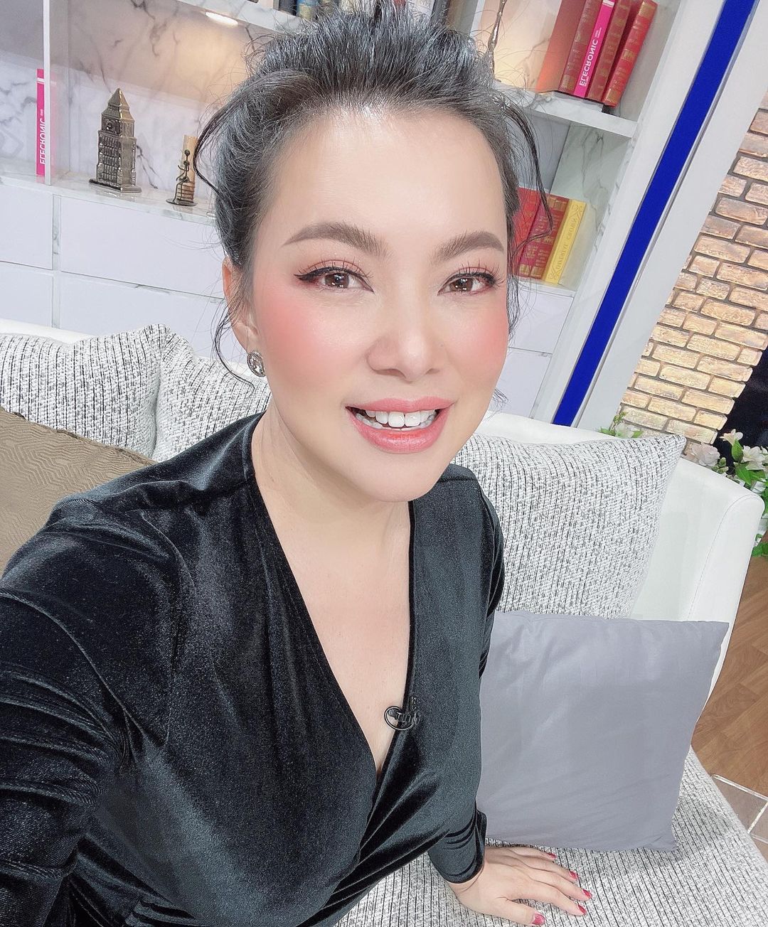 บุ๋ม ปนัดดา ตั้งโต๊ะแถลงทั้งน้ำตาขอโทษ จั๊กจั่น ปมเสนอข่าวดาราสองโลก 