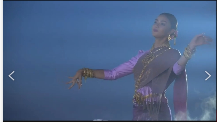 อแมนด้า ออบดัม มิสยูนิเวิร์สไทยแลนด์ รำบวงสรวงงานออกพรรษาบั้งไฟพญานาค