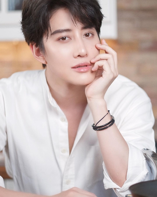 ไมค์ พิรัชต์ มอบชุดป้องกัน Cover All ให้บุคลากรทางการแพทย์ ไมค์ พิรัชต์ มอบชุดป้องกัน Cover All ให้บุคลากรทางการแพทย์