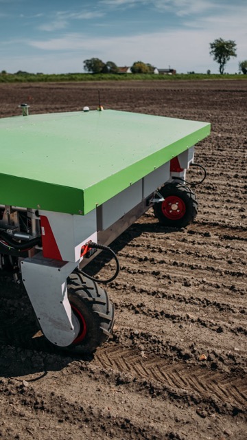 เกษตรกรต้องว้าว ! หุ่นยนต์ AI กำจัดวัชพืชสุดเจ๋งจากสวีเดน เกษตรกรต้องว้าว ! หุ่นยนต์ AI กำจัดวัชพืชสุดเจ๋งจากสวีเดน