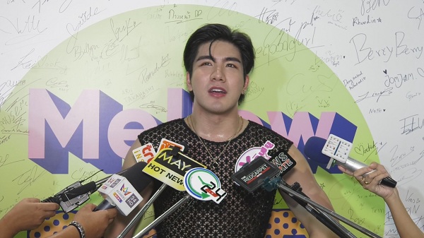 “เมฆ จิรกิตติ์” หวง “มุก” ใส่ชุดว่ายน้ำ เผยหัวใจยังไม่โฟกัส  (มีคลิป)