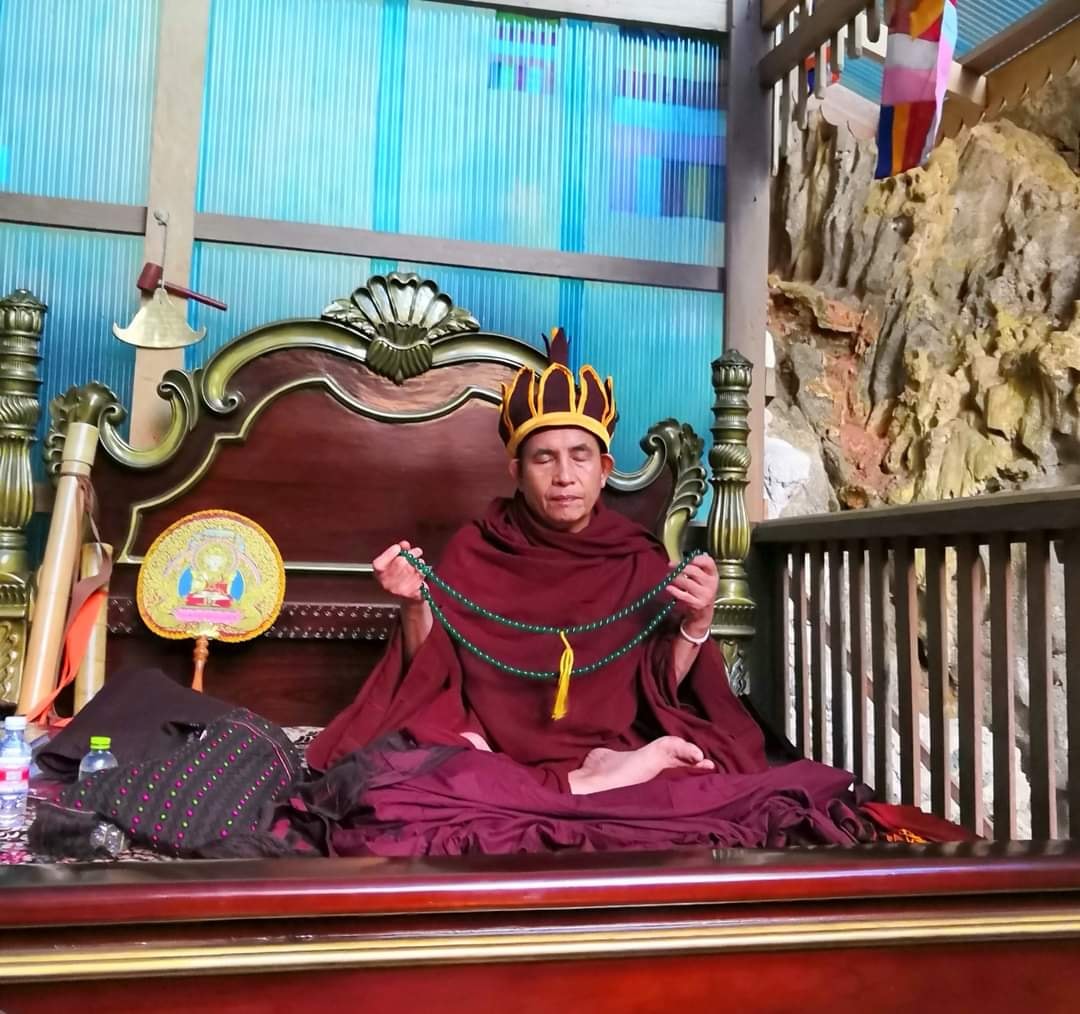  ‘ครูบาบุญชุ่ม’ ออกจากถ้ำเมืองแก๊ดวันนี้ เปิดคลิปบรรยากาศลูกศิษย์รอรับเนืองแน่น