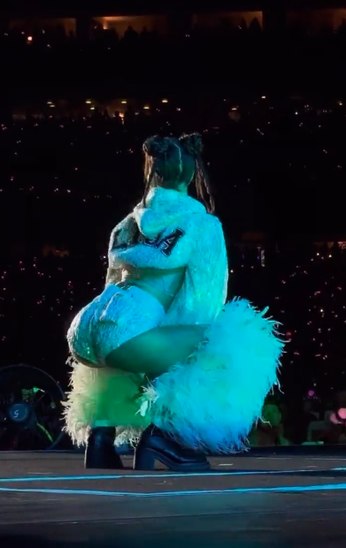 แบรนด์ไทยสร้างเรื่อง!! ดีไซน์ชุดสเตจเดี่ยว 'ลิซ่า BLACKPINK' ที่ซานฟรานซิสโกสุดปั๊วะปัง แบรนด์ไทยสร้างเรื่อง!! ดีไซน์ชุดสเตจเดี่ยว 'ลิซ่า BLACKPINK' ที่ซานฟรานซิสโกสุดปั๊วะปัง