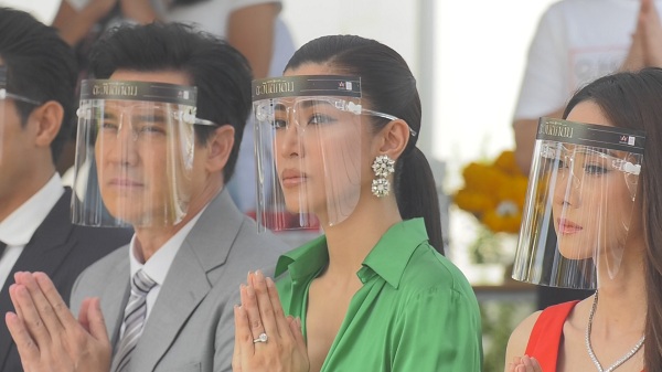 เอมมี่ มรกต รับอิ่มตัว ประกาศเลิกเล่นละคร ยันไม่ได้อำลาวงกร (มีคลิป) เอมมี่ มรกต รับอิ่มตัว ประกาศเลิกเล่นละคร ยันไม่ได้อำลาวงกร (มีคลิป)