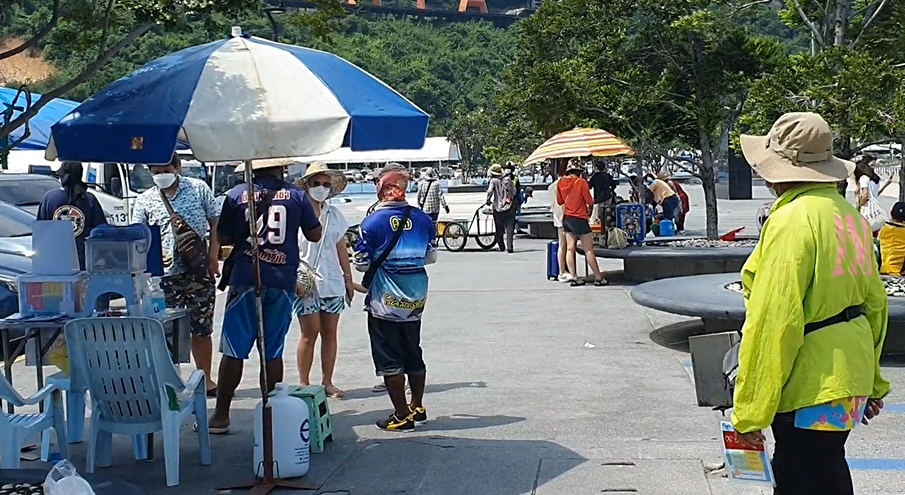 ออกพรรษา พัทยาคึกคัก! นทท.แห่นั่งเรือไปเที่ยวเกาะล้าน