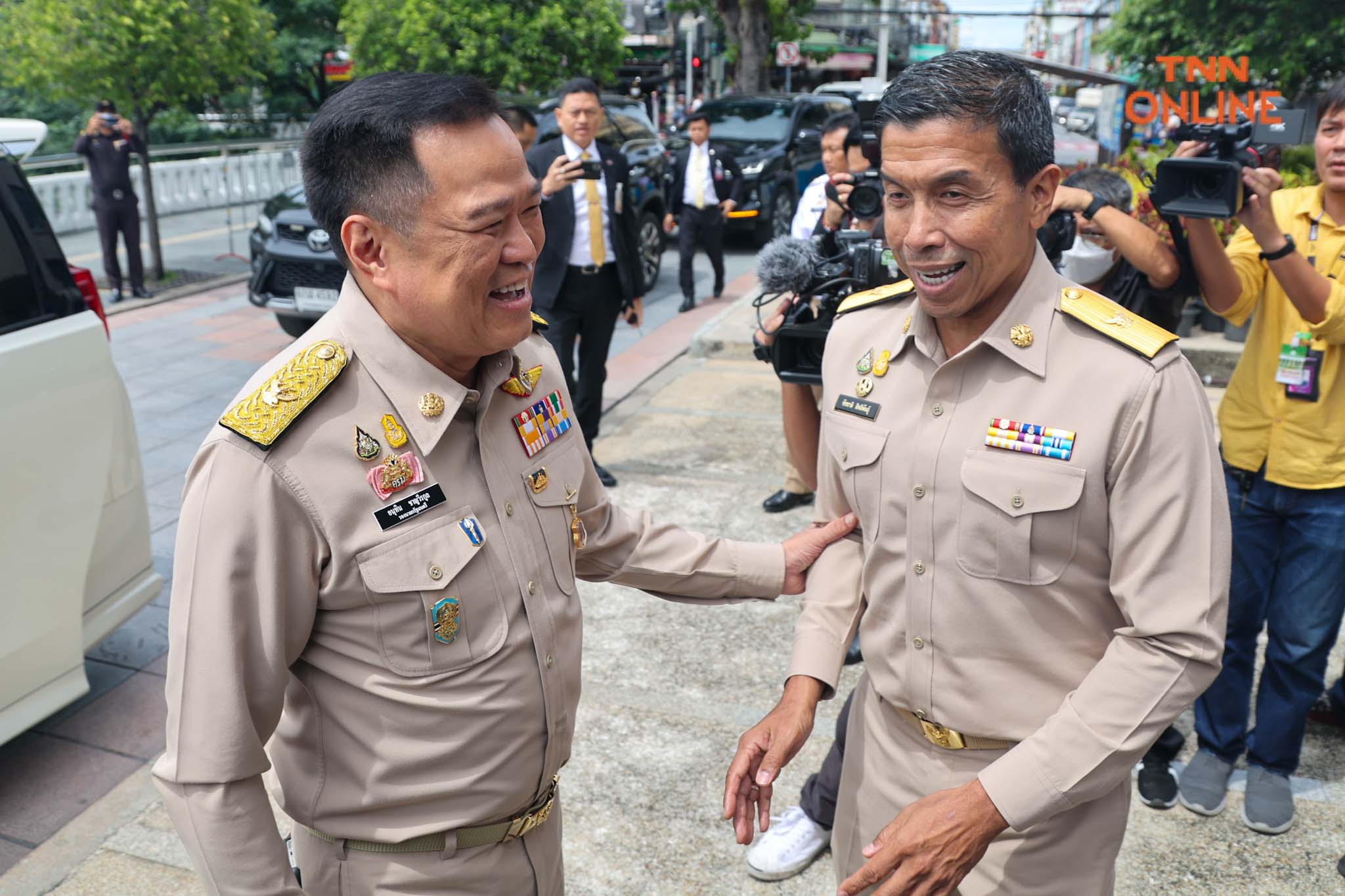 อนุทิน พบ ชัชชาติ มอบนโยบายให้กับกรุงเทพมหานคร อนุทิน พบ ชัชชาติ มอบนโยบายให้กับกรุงเทพมหานคร