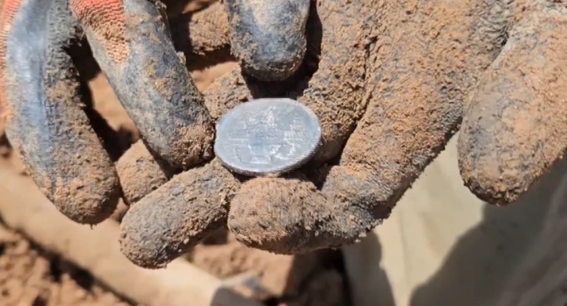 ปราจีนบุรีตื่นสมบัติ! คนแห่ล่าของโบราณค้นพบจำนวนมาก ปราจีนบุรีตื่นสมบัติ! คนแห่ล่าของโบราณค้นพบจำนวนมาก