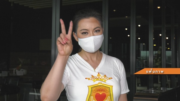 “บุ๋ม” รับวัคซีนโควิด / บอม ธนิน ยังไม่ฉีดวัคซีน   (มีคลิป)