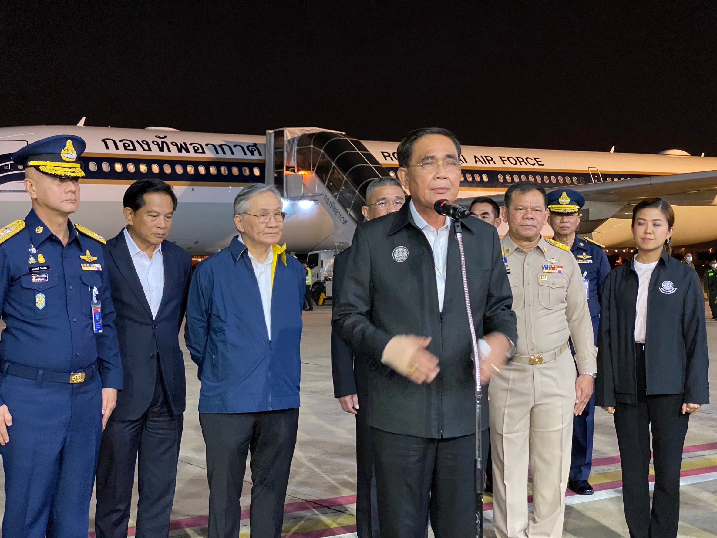 ​ประมวลภาพ นายกฯ รับ คนไทยในซูดาน ชุดแรก 
