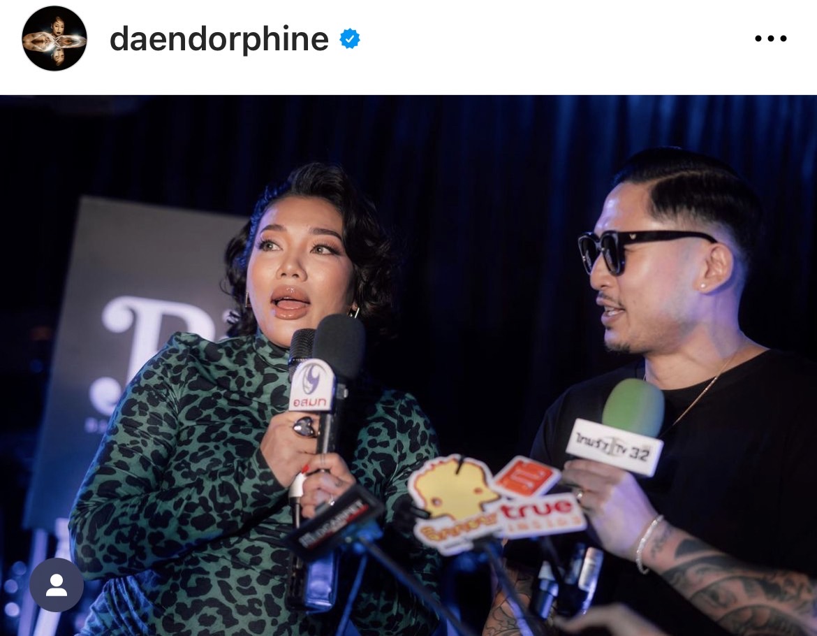 ดา - เดนนิส เฉลยเพศเบบี๋คนแรก ได้ลูกชาย