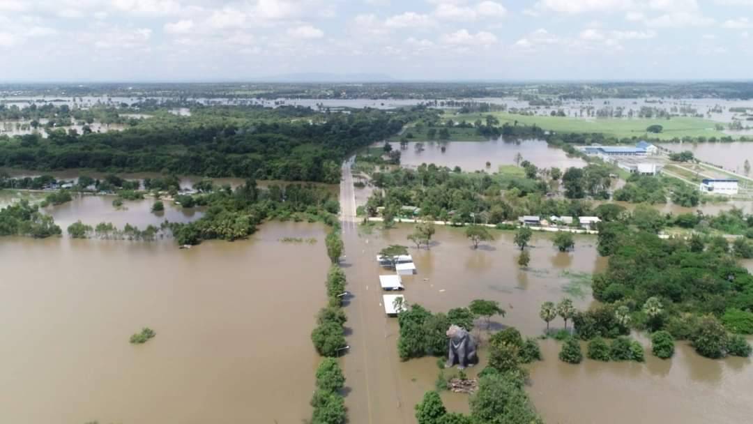 พนังกั้นแม่น้ำชีขาด ล้นทะลักท่วม 4 หมู่บ้านเมืองขอนแก่น-เร่งอพยพพนักงานโรงงาน