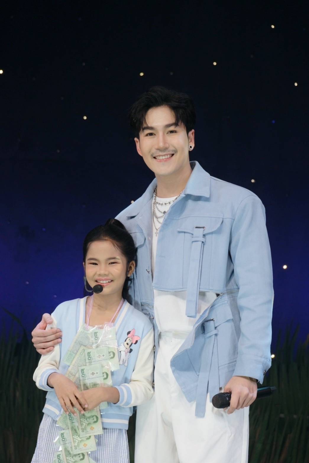 “นก พงศกร” ฝากตัว “น้องอะอาย สกุณาพร” สู่คณะหมอลำ คณะเสียงวิหก