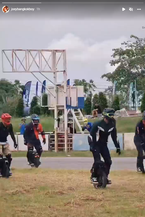 ไปให้สุด! โจอี้ บอย เข้าร่วมแข่งขันล้อเดียวไฟฟ้าครั้งแรกในชีวิต ไปให้สุด! โจอี้ บอย เข้าร่วมแข่งขันล้อเดียวไฟฟ้าครั้งแรกในชีวิต