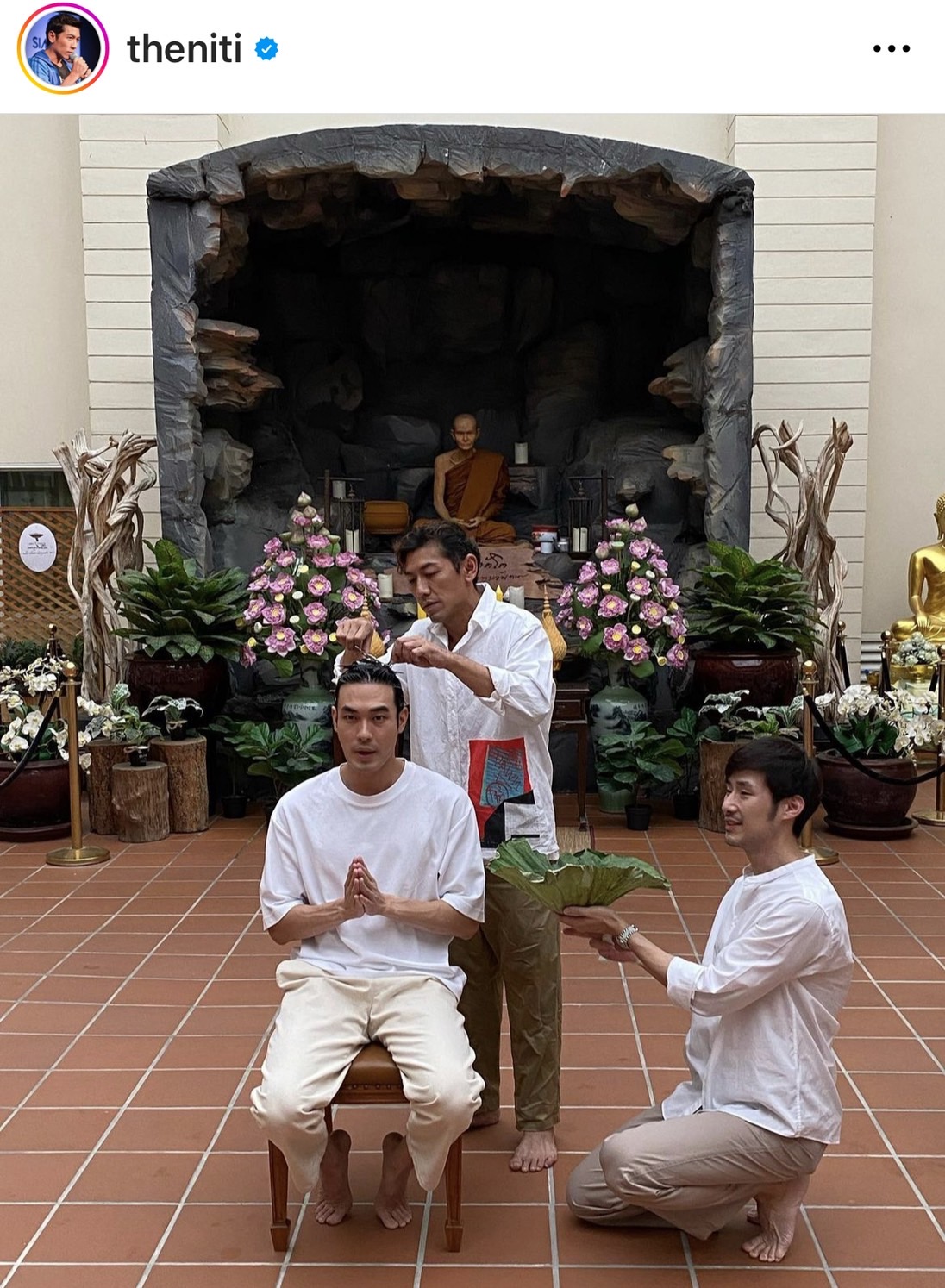 หน่อง ธนา เข้าพิธีอุปสมบท คุณแม่งามทิพย์ สุดตื้นตันใจ... 