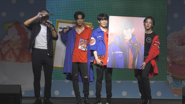 “คิมม่อน-คอปเตอร์” แฮปปี้งานแสดงทำเพลงใหม่วง BKC (มีคลิป) “คิมม่อน-คอปเตอร์” แฮปปี้งานแสดงทำเพลงใหม่วง BKC (มีคลิป)