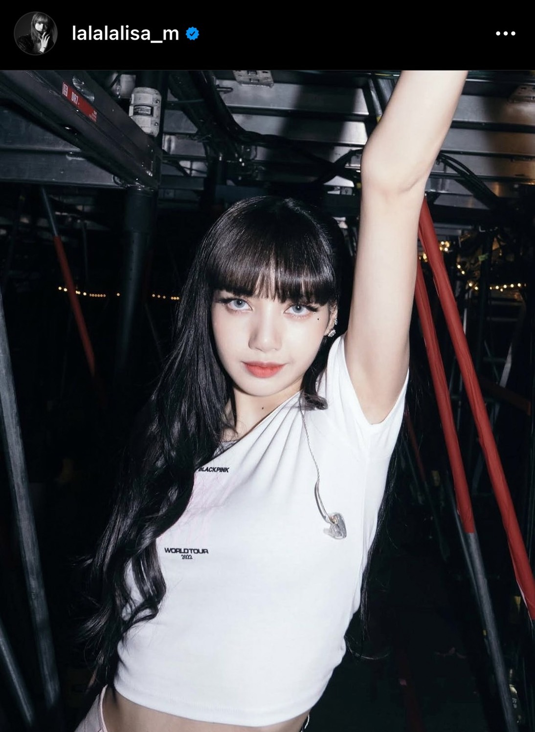 อบอุ่นหัวใจ ลิซ่าถ่ายภาพคู่ คุณยาย หลังร่วมชมคอนเสิร์ตหลานสาว