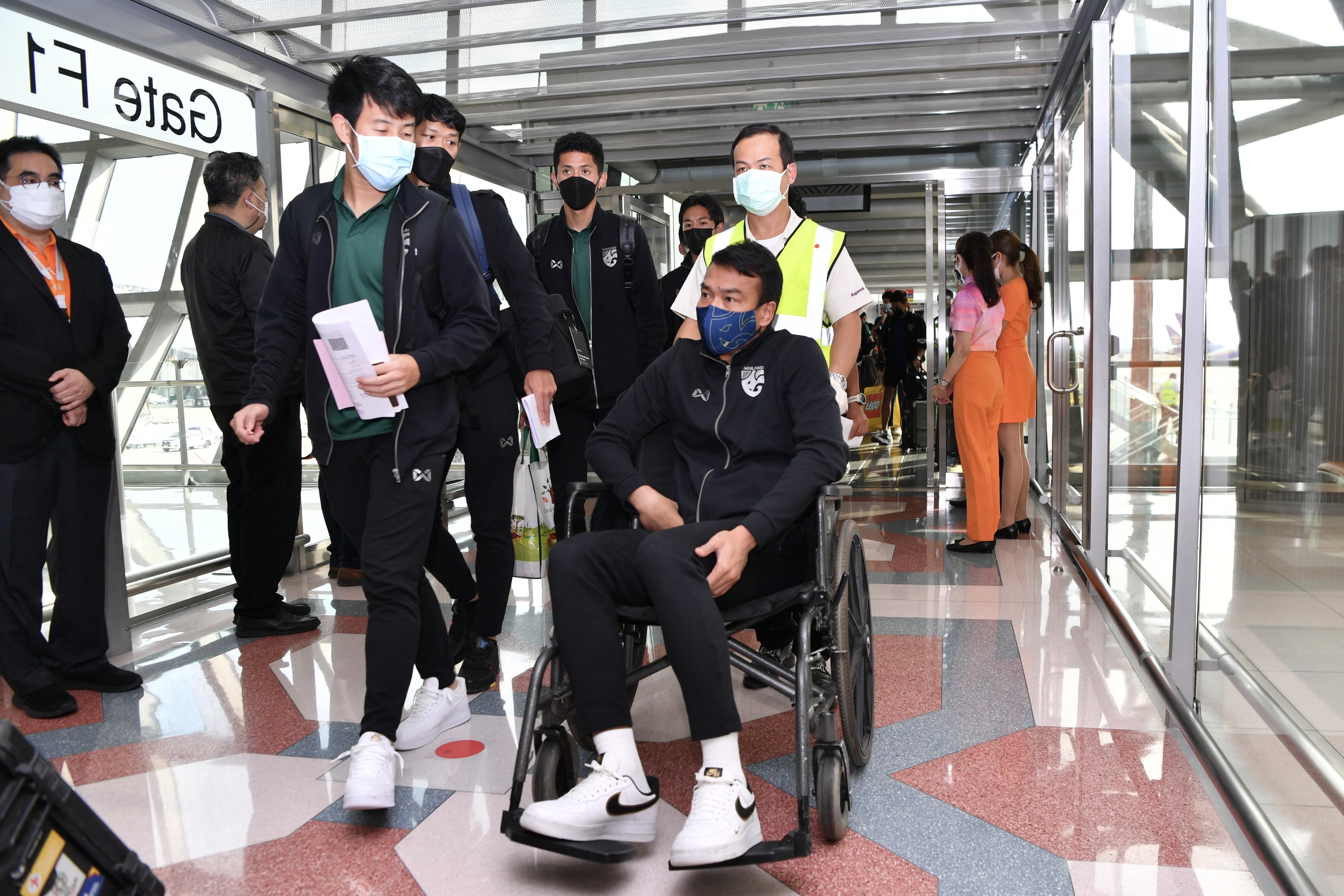 'ทีมชาติไทย' เดินทางกลับถึงบ้านเกิดพร้อมถ้วยแชมป์ซูซูกิคัพสุดชื่นมื่น 'ทีมชาติไทย' เดินทางกลับถึงบ้านเกิดพร้อมถ้วยแชมป์ซูซูกิคัพสุดชื่นมื่น