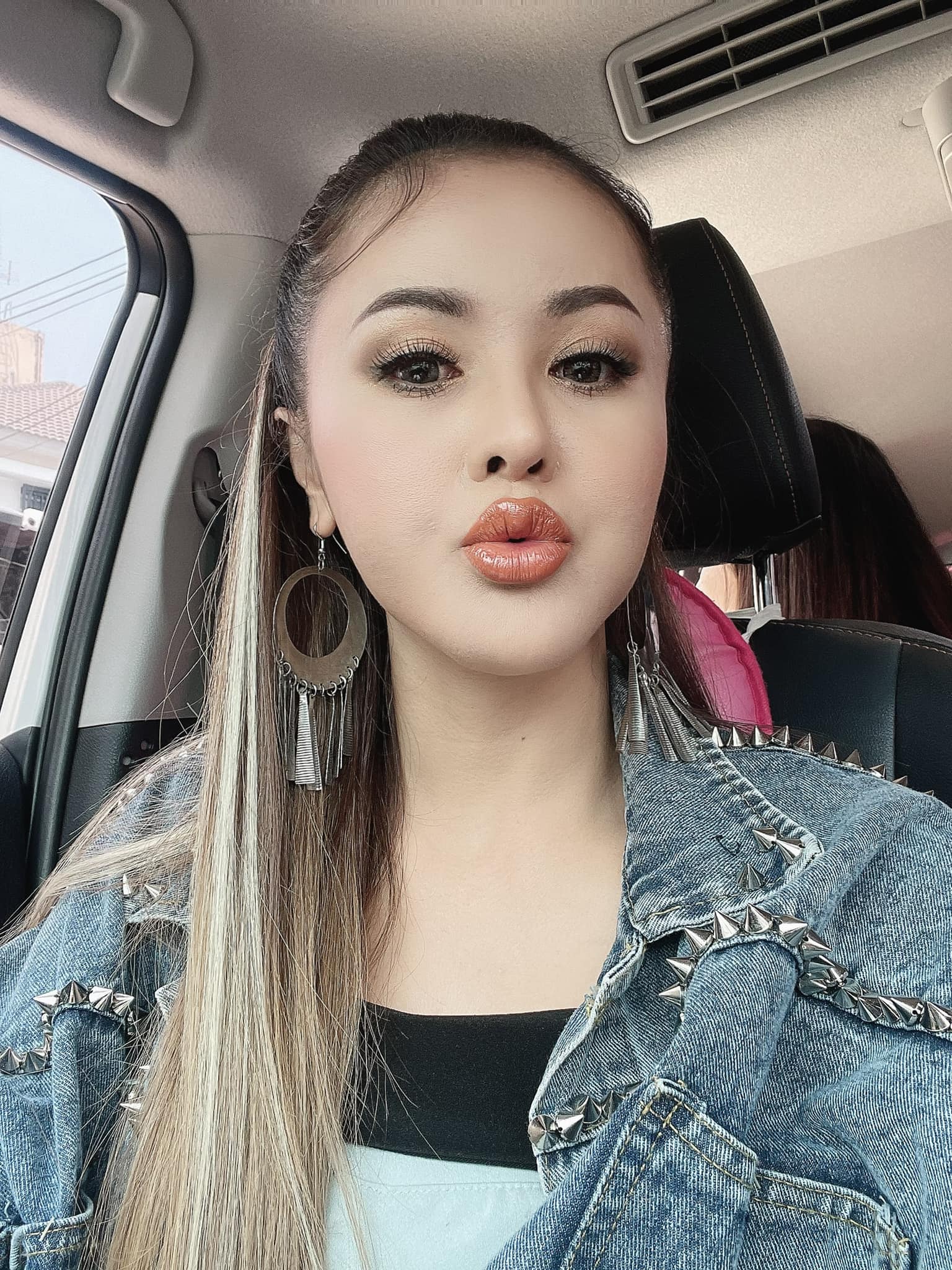 ลำยอง หนองหินห่าว ให้อภัยเกรียนคีย์บอร์ดหลังรู้ว่าป่วยจิต แต่คดีว่าไปตามกฏหมาย ลำยอง หนองหินห่าว ให้อภัยเกรียนคีย์บอร์ดหลังรู้ว่าป่วยจิต แต่คดีว่าไปตามกฏหมาย