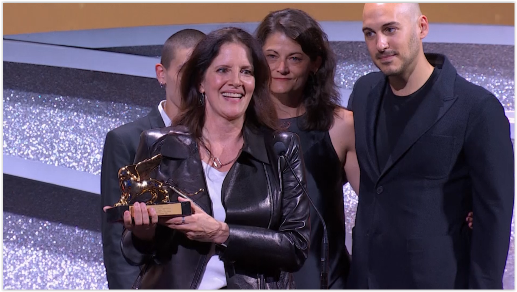 “All the Beauty and the Bloodshed ” คว้ารางวัลสิงโตทองคำจากเวนิส  