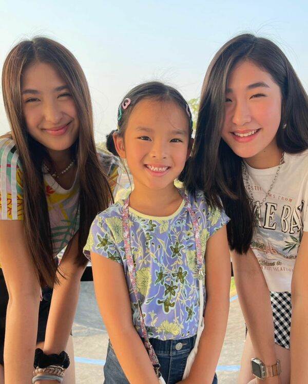 เซิร์ฟสเก็ตกระชับรัก! สงกรานต์ พาน้องปีใหม่เล่นเซิร์ฟสเก็ตมี แมท ภีรนีย์ โผล่ร่วมเฟรม