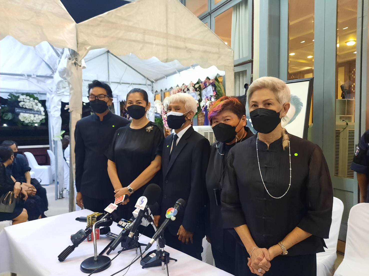 5 ผู้จัดละคร ร่วมพิธีสวดพระอภิธรรมคืนที่ 2 เผยได้ เอก สรพงศ์ ชาตรี เป็นครู 