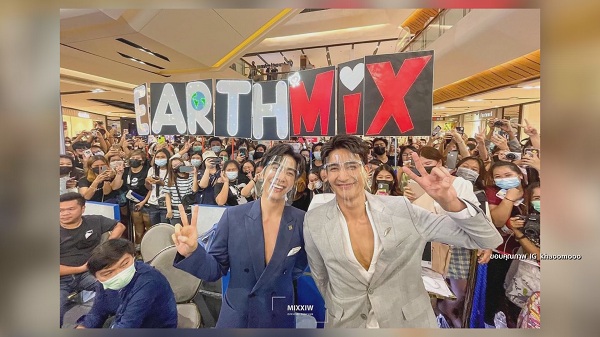 “เอิร์ท-มิกซ์” รับยังไม่ชินหลังแฟนคลับไปให้กำลังใจจนห้างแตก (มีคลิป) “เอิร์ท-มิกซ์” รับยังไม่ชินหลังแฟนคลับไปให้กำลังใจจนห้างแตก (มีคลิป)