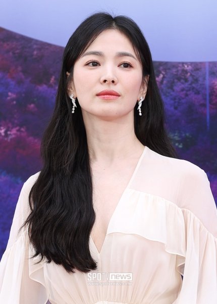 ลุ้น Baeksang Arts Awards!! ‘ซงฮเยคโย-ซูจี-พัคจินยอง-พัคโบกอม’ นำทัพซุปตาร์หล่อสวยบนพรมแดง
