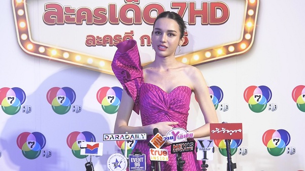 “สกาย มาเรีย” ไม่หวั่นกระแสเปรียบเทียบ “ชมพู่” ในละคร (มีคลิป) “สกาย มาเรีย” ไม่หวั่นกระแสเปรียบเทียบ “ชมพู่” ในละคร (มีคลิป)