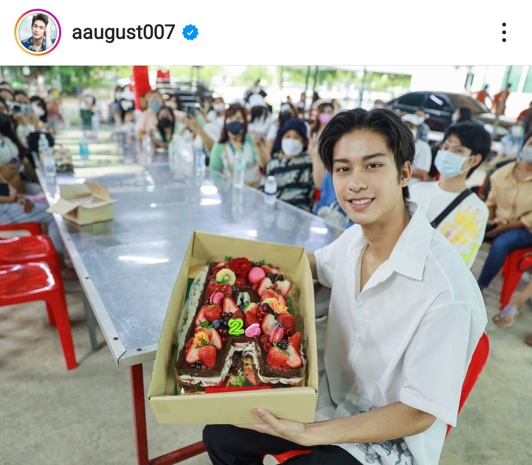 ออกัส วชิรวิชญ์ ทำบุญวันเกิดอายุครบ26 ปี พร้อมแฟนคลับสุดอบอุ่น