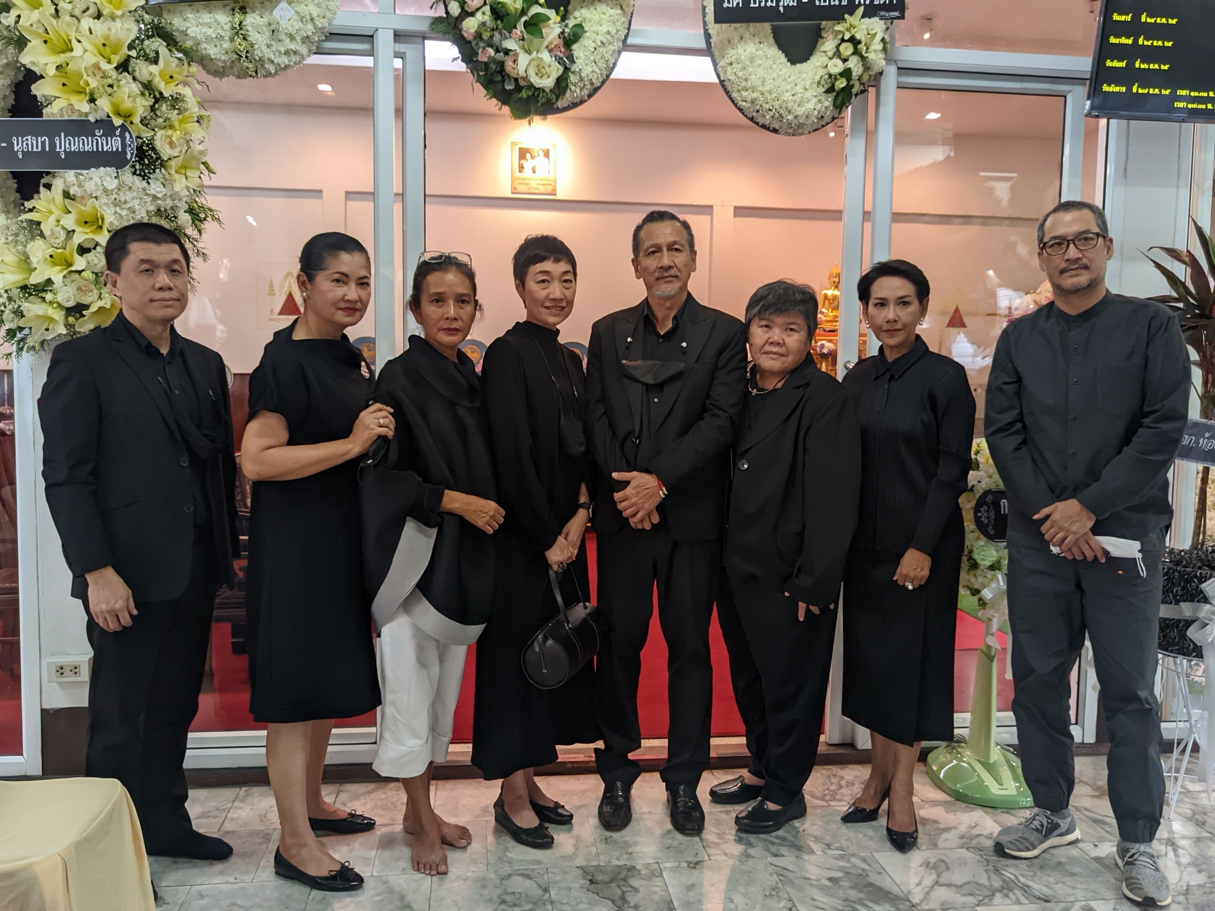 บรรยากาศพิธีรดน้ำศพ คุณพ่อของ อ๊อฟ พงษ์พัฒน์