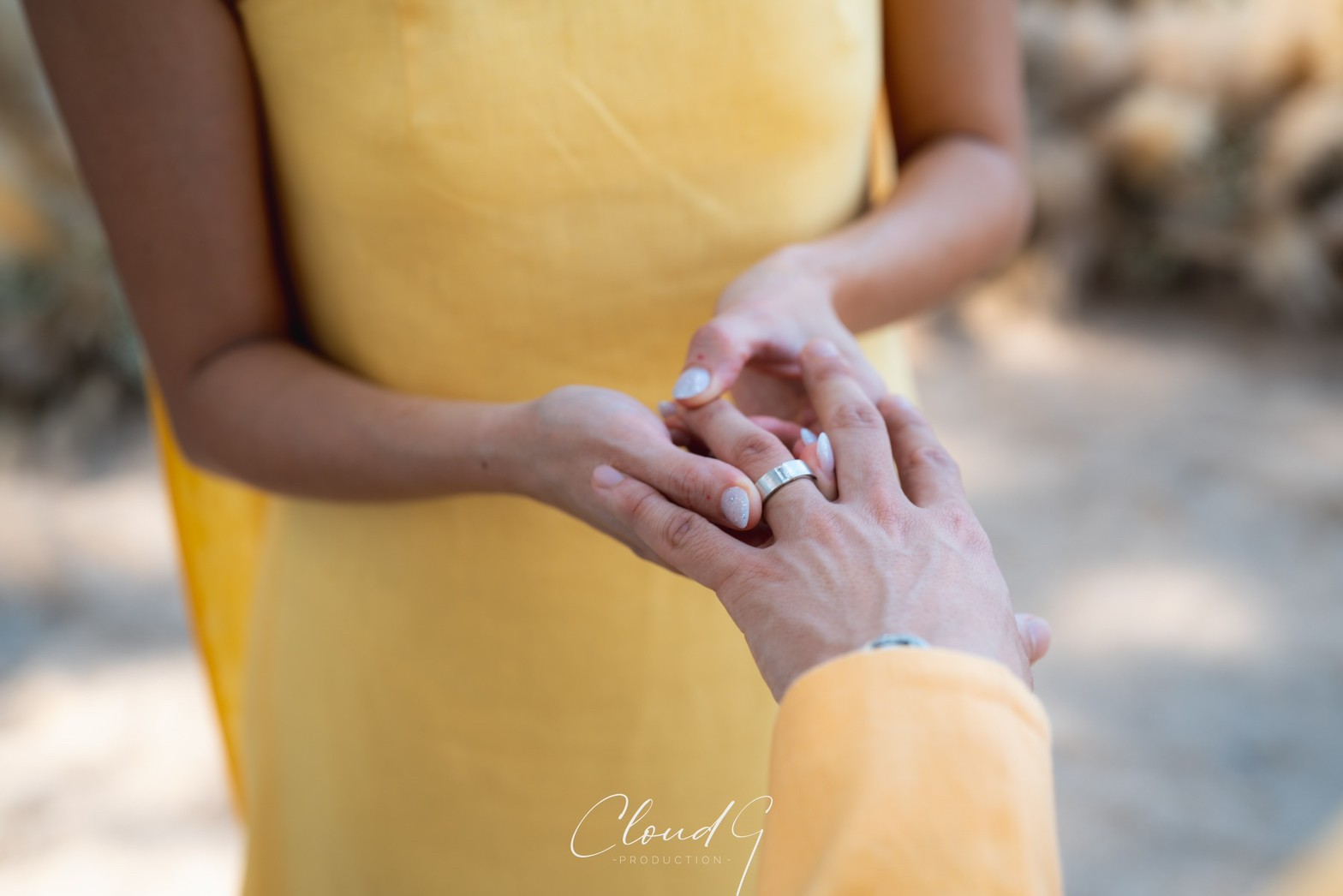 เซย์เยส! “จิ๊บ ปกฉัตร” ถูกแฟนหนุ่มเซอร์ไพรส์คุกเข่าขอแต่งงานริมชายหาด เซย์เยส! “จิ๊บ ปกฉัตร” ถูกแฟนหนุ่มเซอร์ไพรส์คุกเข่าขอแต่งงานริมชายหาด