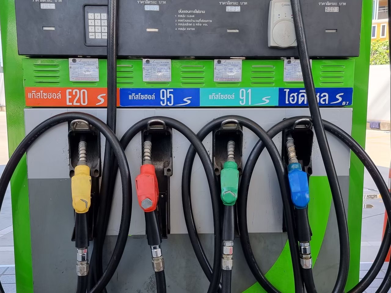 17 วิธีประหยัดน้ำมัน ขับรถอย่างไรสู้วิกฤตน้ำมันแพง ช่วยเซฟเงินในกระเป๋า?