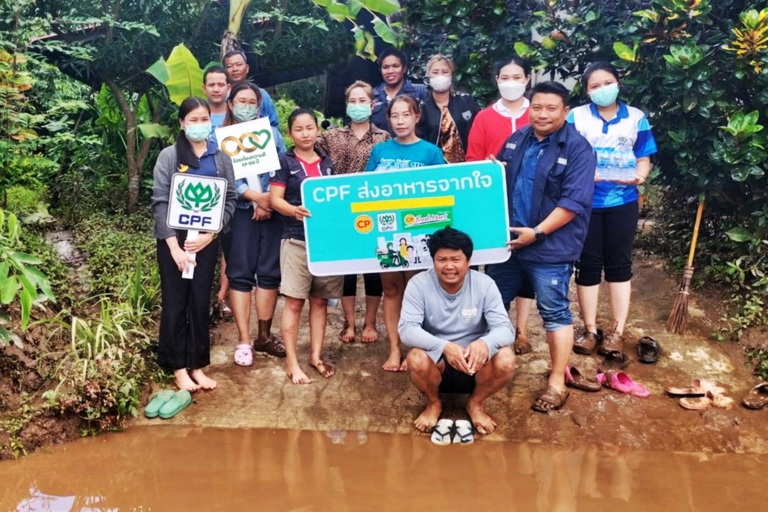 ซีพีเอฟ ส่งอาหารเป็นกำลังใจ ช่วยชาวเชียงใหม่สู้ภัยน้ำท่วม