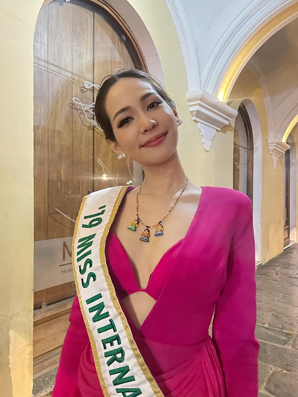 บิ๊นท์ สิรีธร เคลียร์ดราม่า แต่งหน้าบ้ง ชุดพัง ร่วมงานอินเตอร์ (มีคลิป)