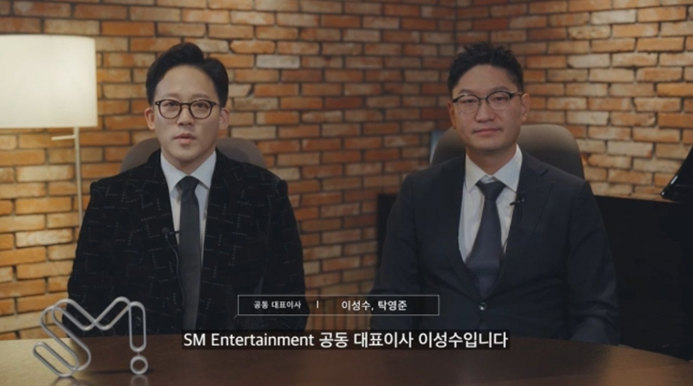 ปิดดีลใหม่เกือบ15,000ล้าน!! HYBE ขายต่อหุ้นค่าย SM ให้ Kakao 19.43%