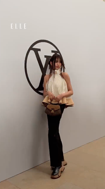 รวมตัวแม่!! 'ญาญ่า-เซนดาย่า-ฮเยอิน NewJeans' นำทัพสตาร์โลกชมโชว์ LV ที่ปารีส