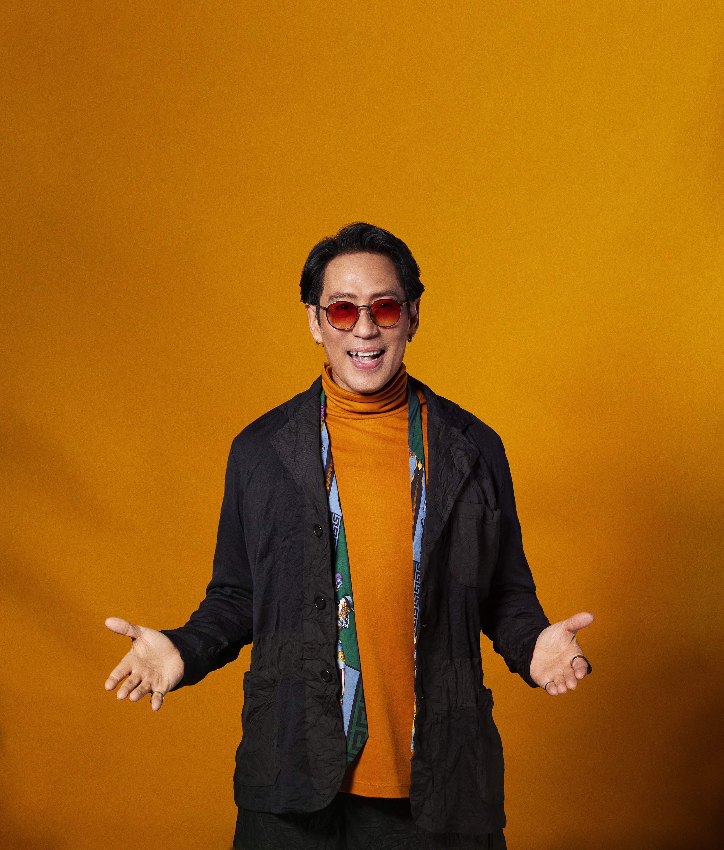 เบิร์ด ธงไชย เป็นตัวแทนถ่ายทอดเพลง ปีของเรา รับขวัญปีใหม่ เบิร์ด ธงไชย เป็นตัวแทนถ่ายทอดเพลง ปีของเรา รับขวัญปีใหม่