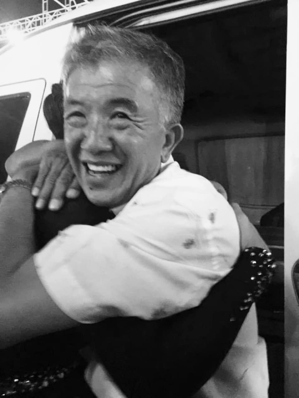 กราบลาทั้งน้ำตา ตั๊กแตน ชลดา สูญเสีย คุณพ่อประทีป กราบลาทั้งน้ำตา ตั๊กแตน ชลดา สูญเสีย คุณพ่อประทีป