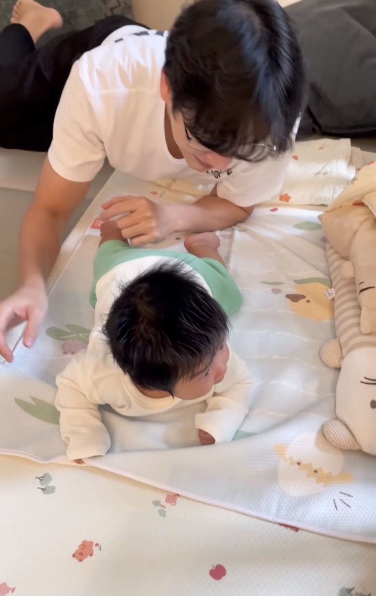 พัฒนาการไวมาก! ดีเจพุฒ อึ้ง น้องพีร์เจ แต่ยกอกได้แล้ว 