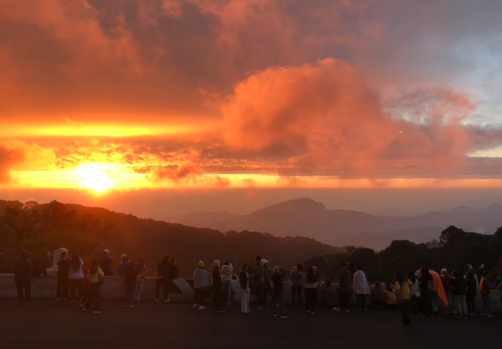 ที่เที่ยวเชียงใหม่ เปิดภาพสีสันแห่งขอบฟ้า ‘กิ่วแม่ปาน’ ส่งท้ายหยุดยาว ที่เที่ยวเชียงใหม่ เปิดภาพสีสันแห่งขอบฟ้า ‘กิ่วแม่ปาน’ ส่งท้ายหยุดยาว