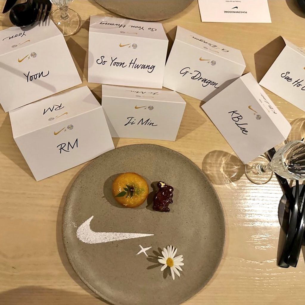 “G-Dragon” , “แทยัง” และ “แดซอง”  วง “BIGBANG” ถ่ายรูปด้วยกันอีกครั้งในรอบ 6 ปี