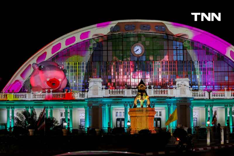 หมูเด้งบุกกรุง แสง สีสุดอลังการ ส่งท้ายปี หมูเด้งบุกกรุง แสง สีสุดอลังการ ส่งท้ายปี