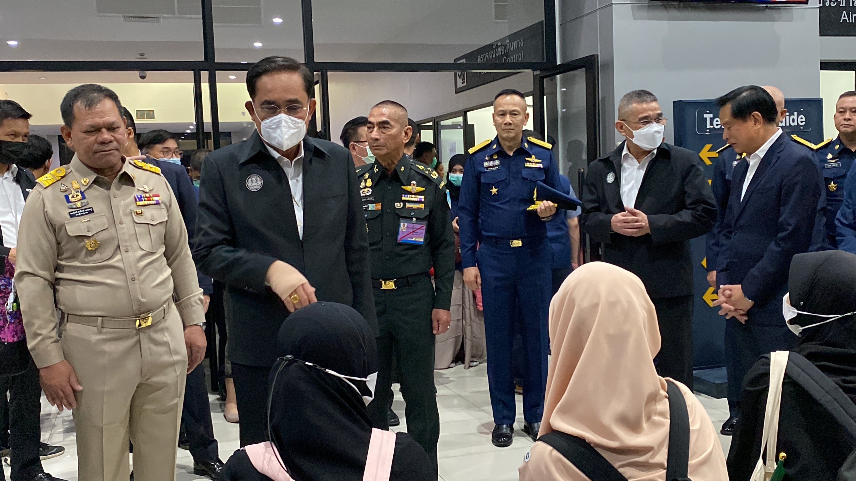 ​ประมวลภาพ นายกฯ รับ คนไทยในซูดาน ชุดแรก 