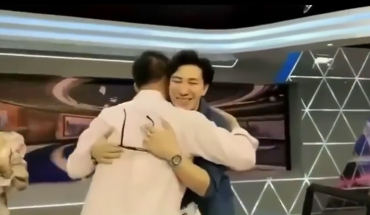 หนุ่ม กรรชัย ดีใจโผล่กอด สรยุทธ หลังพ้นโทษ แฟนข่าวเชียร์ร่วมงานคู่
