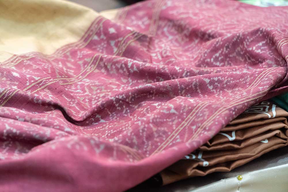 จังหวัดปัตตานีรวมจุดเด่นอัตลักษณ์พื้นถิ่น ผ้าบาติก ทุกรูปแบบสู่ตลาดสากล จังหวัดปัตตานีรวมจุดเด่นอัตลักษณ์พื้นถิ่น ผ้าบาติก ทุกรูปแบบสู่ตลาดสากล