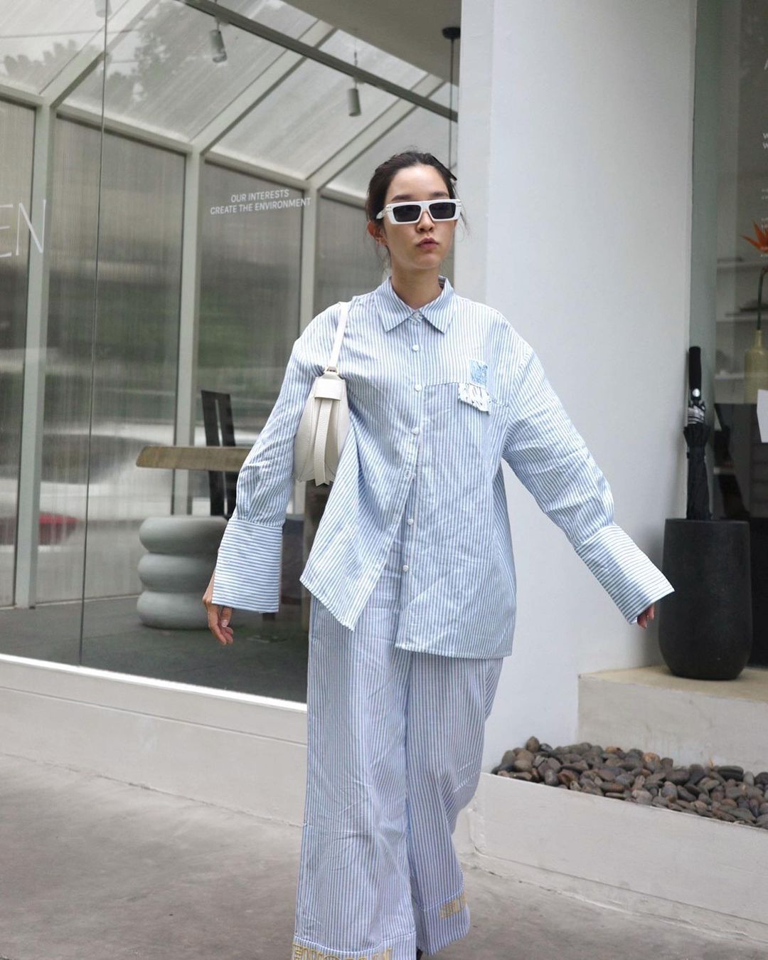 เจอเรื่องให้ต้องเหวี่ยง โม มนชนก ฉะคนเข็นรถเข็นบังท้ายรถ แต่ชาวเน็ตคอมเมนต์เห็นต่าง