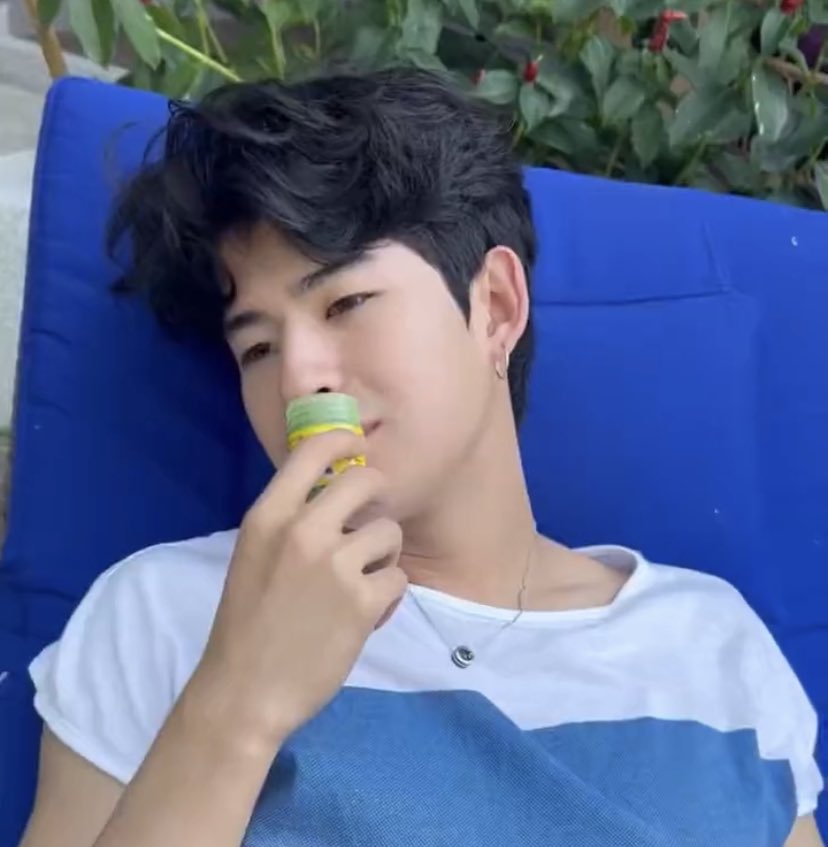 หล่อแต่แปลก! มาร์ค ภาคิน จัดเต็มแฟชั่นสุดฮา แฟนคลับวอนขอให้หยุดสร้างตำนาน หล่อแต่แปลก! มาร์ค ภาคิน จัดเต็มแฟชั่นสุดฮา แฟนคลับวอนขอให้หยุดสร้างตำนาน